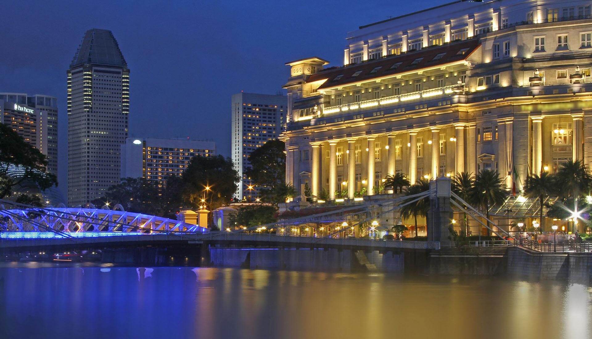 Về khách sạn Colina